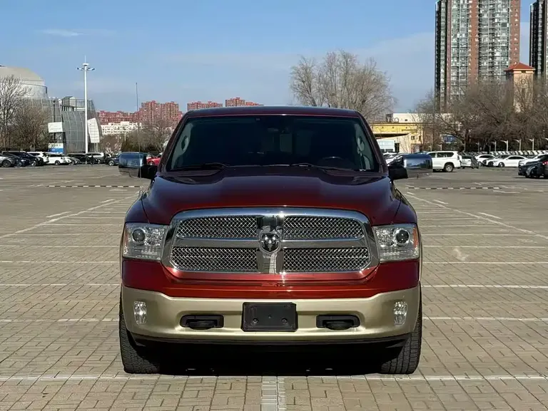 RAM Trucks 1500 5.7 L