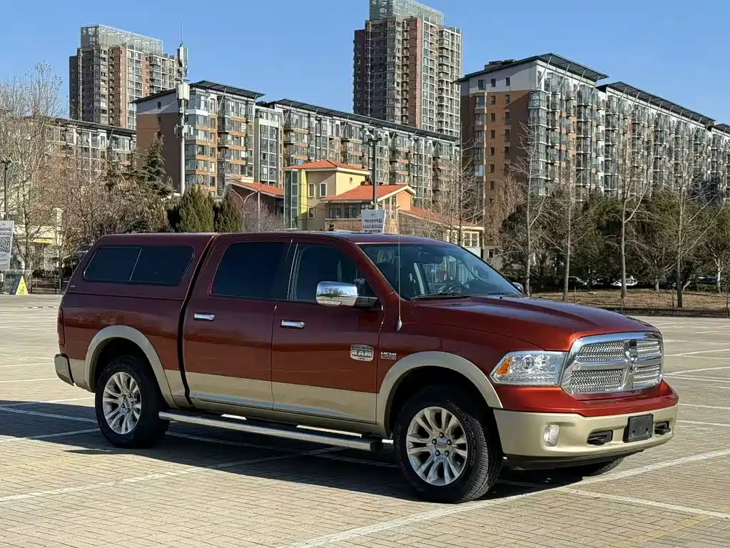 RAM Trucks 1500 5.7 L