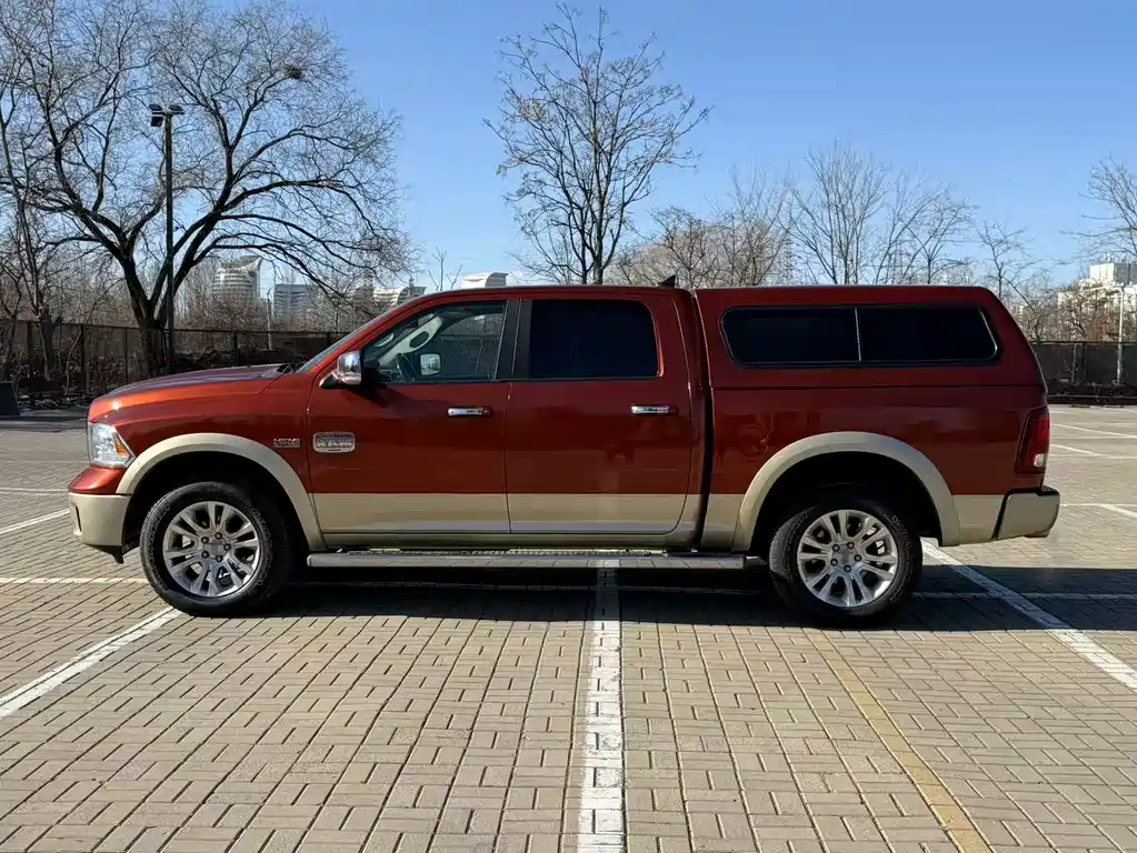 RAM Trucks 1500 5.7 L