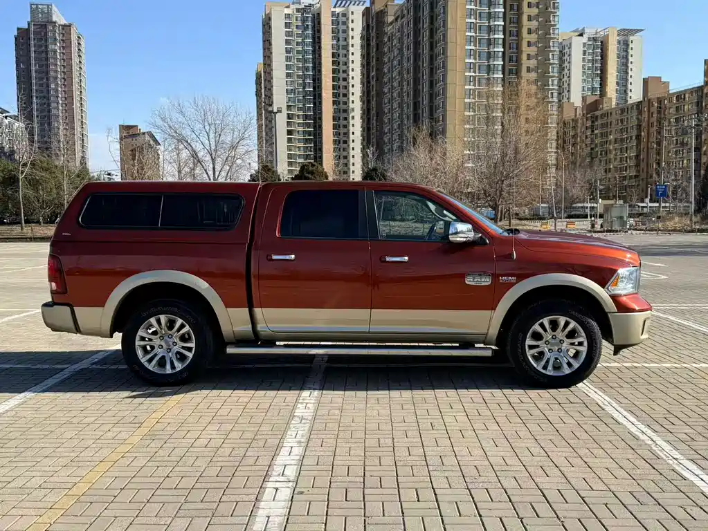 RAM Trucks 1500 5.7 L