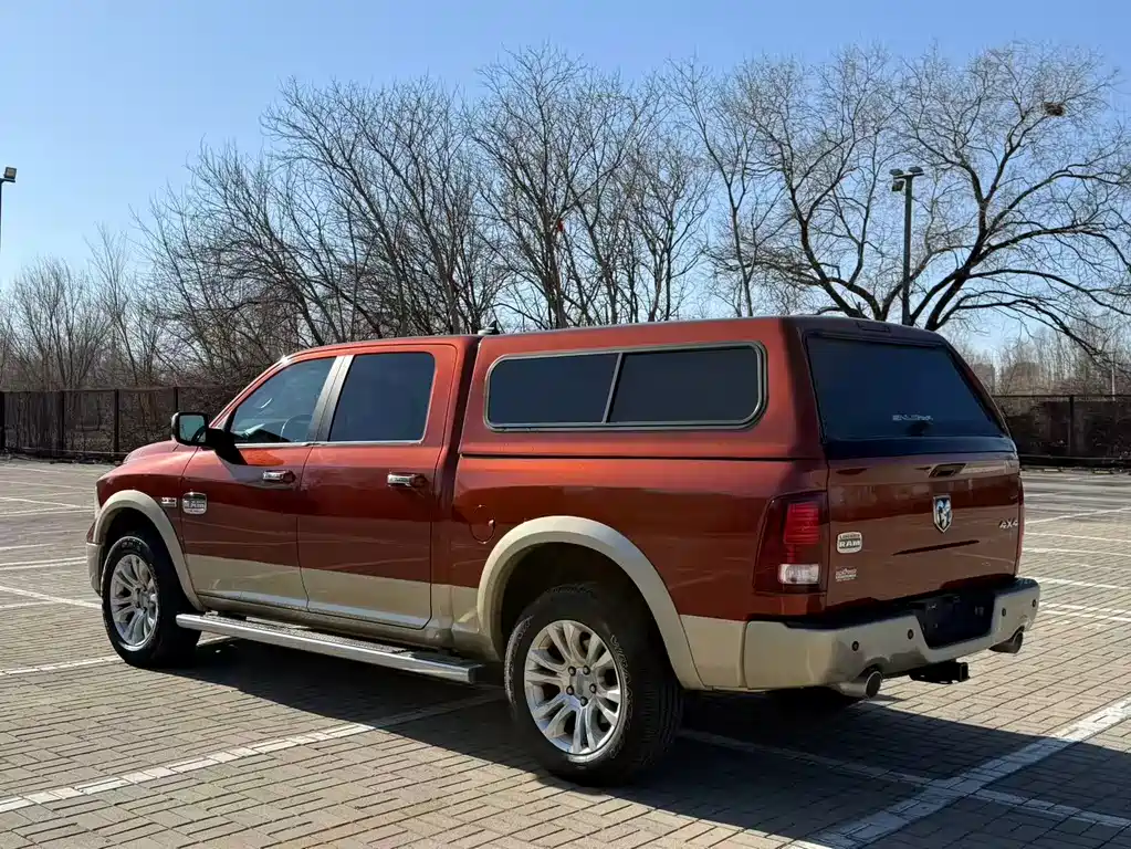 RAM Trucks 1500 5.7 L