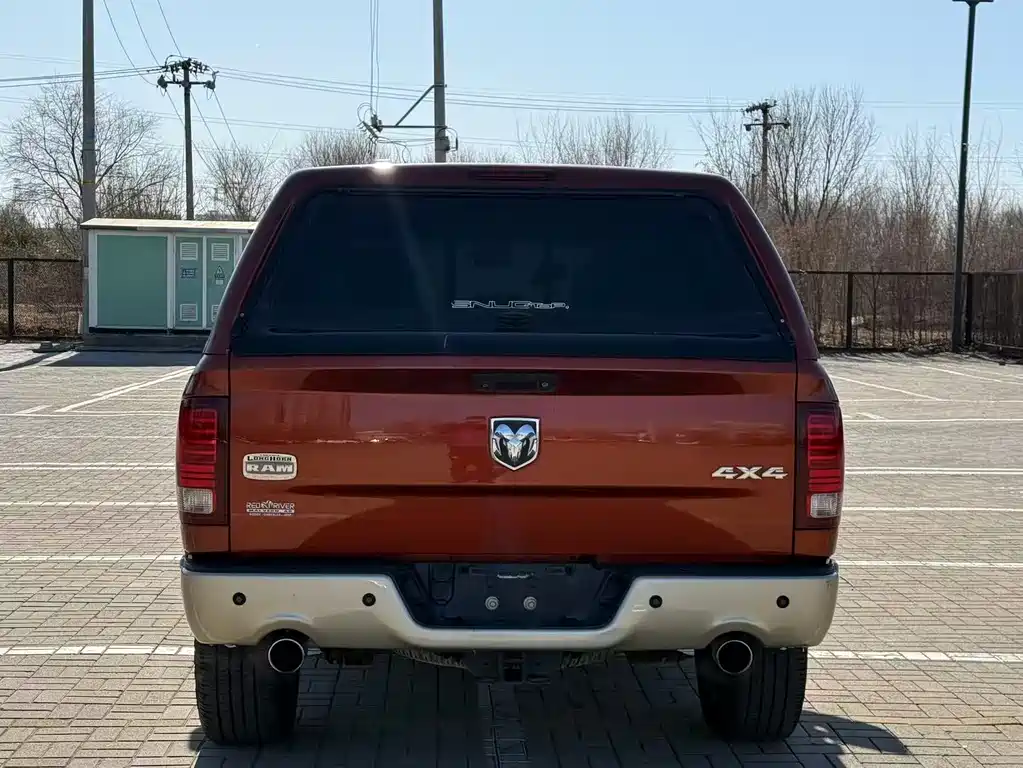 RAM Trucks 1500 5.7 L