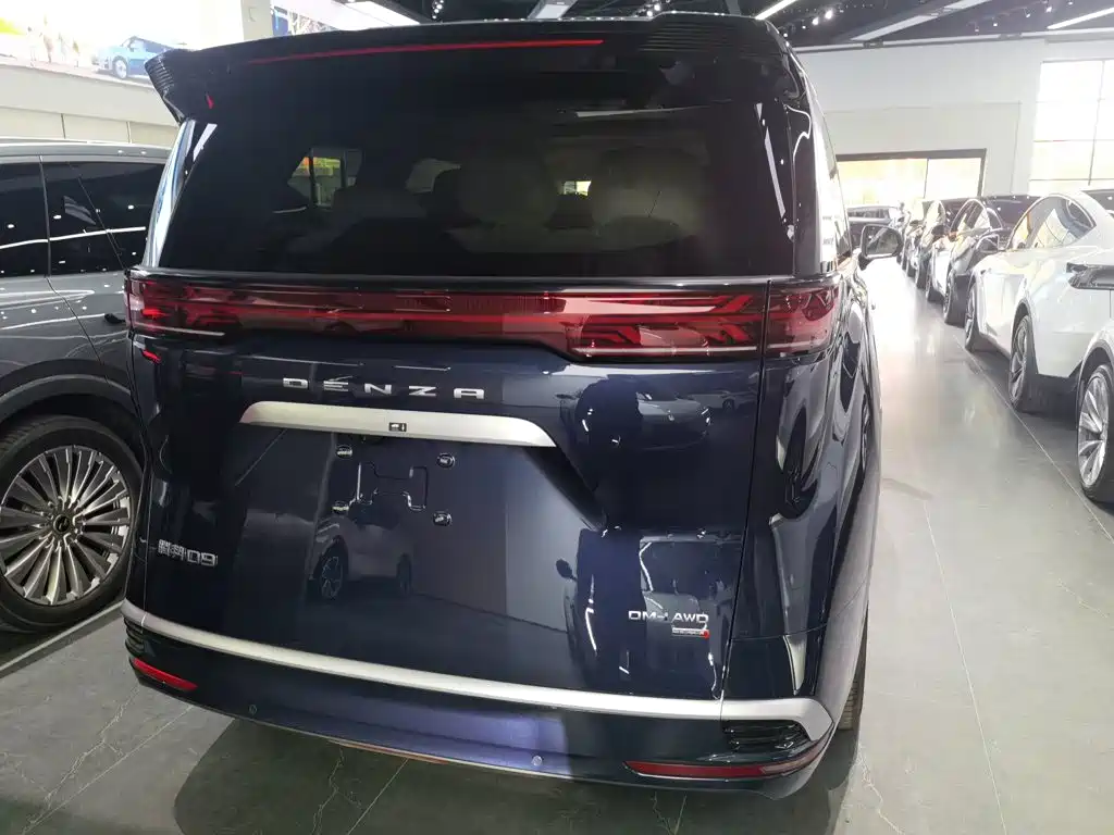 Denza D9 DM-i Smart Drive 1020 4 WD Flagship