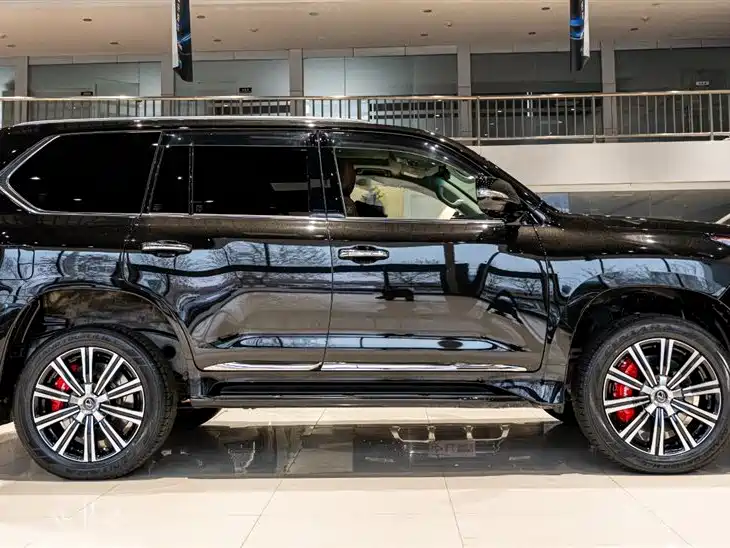Lexus LX 570 Canada Spec