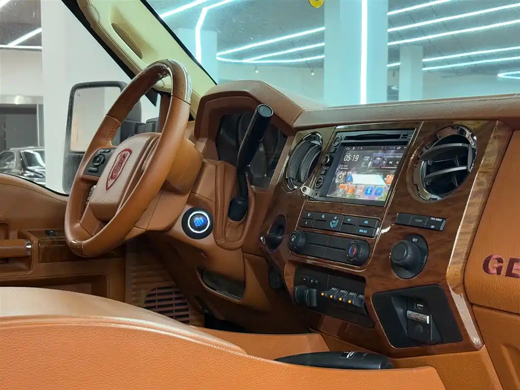 Zhanche 战车 2014款 6.8 L 自动
