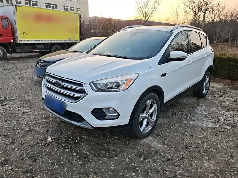 Ford Kuga EcoBoost 180 2 WD Platinum Wing