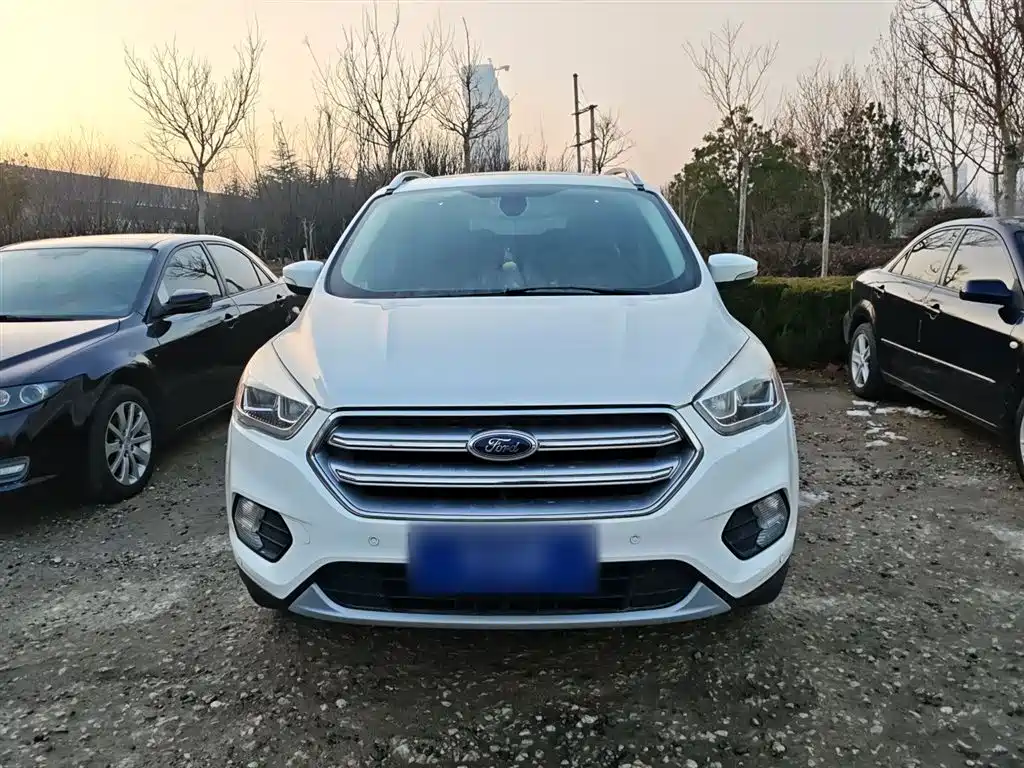 Kuga EcoBoost 180 2 WD Platinum Wing