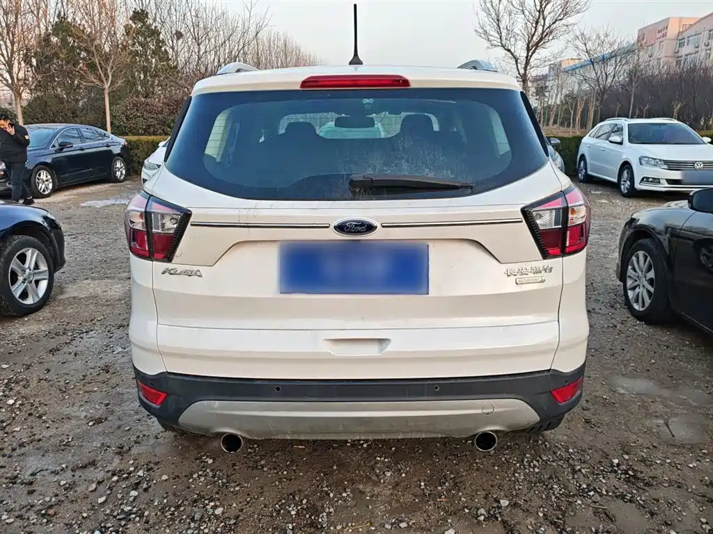 Kuga EcoBoost 180 2 WD Platinum Wing