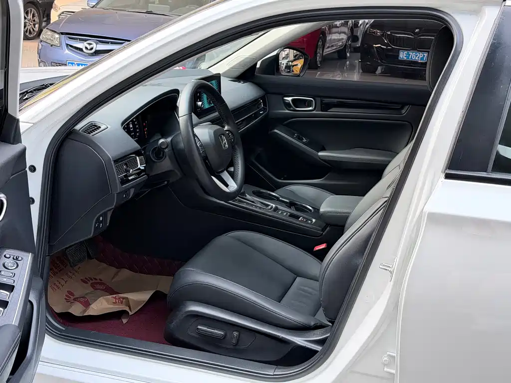 Integra 240 TURBO CVT Luxury