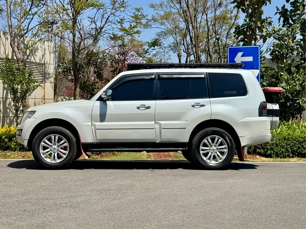 Pajero (Import) 帕杰罗(进口) 2020款 3.8 L 中东版