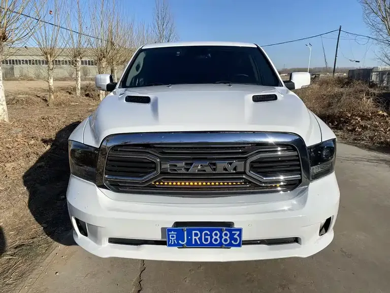 RAM Trucks 5.7 L Auto