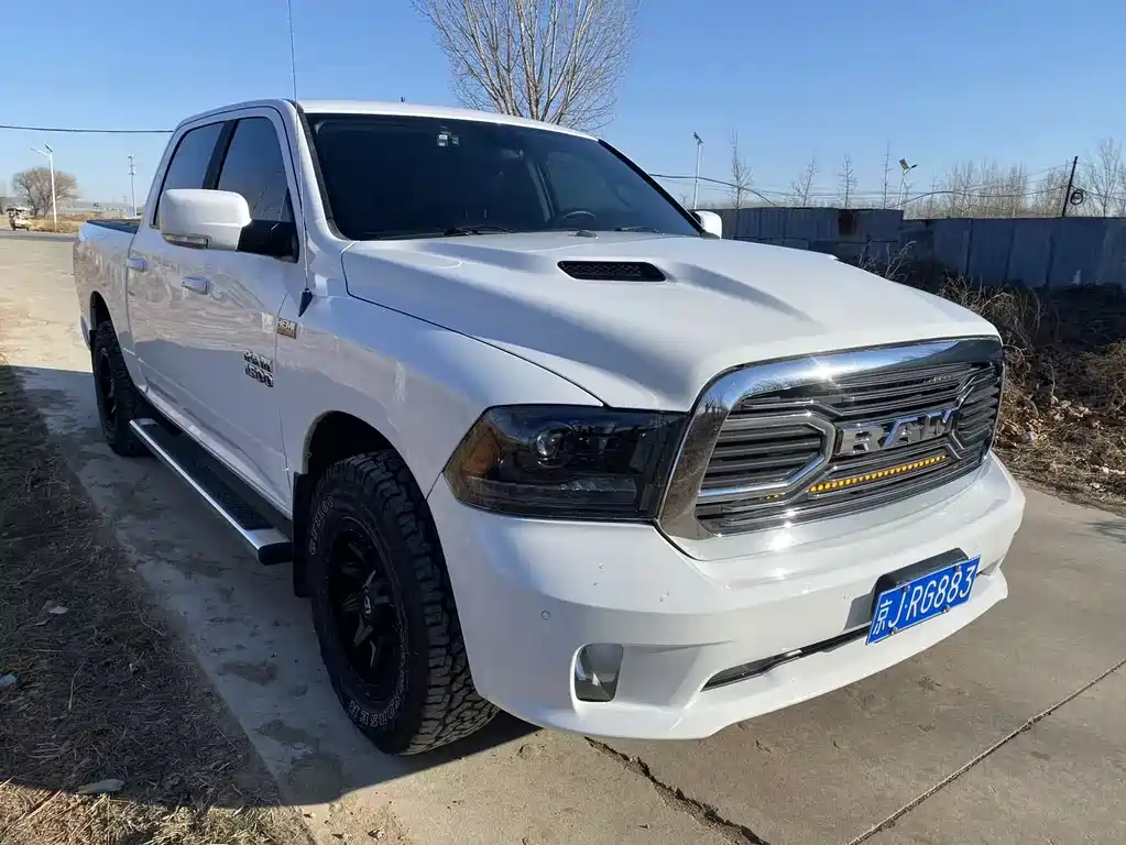 RAM Trucks 5.7 L Auto