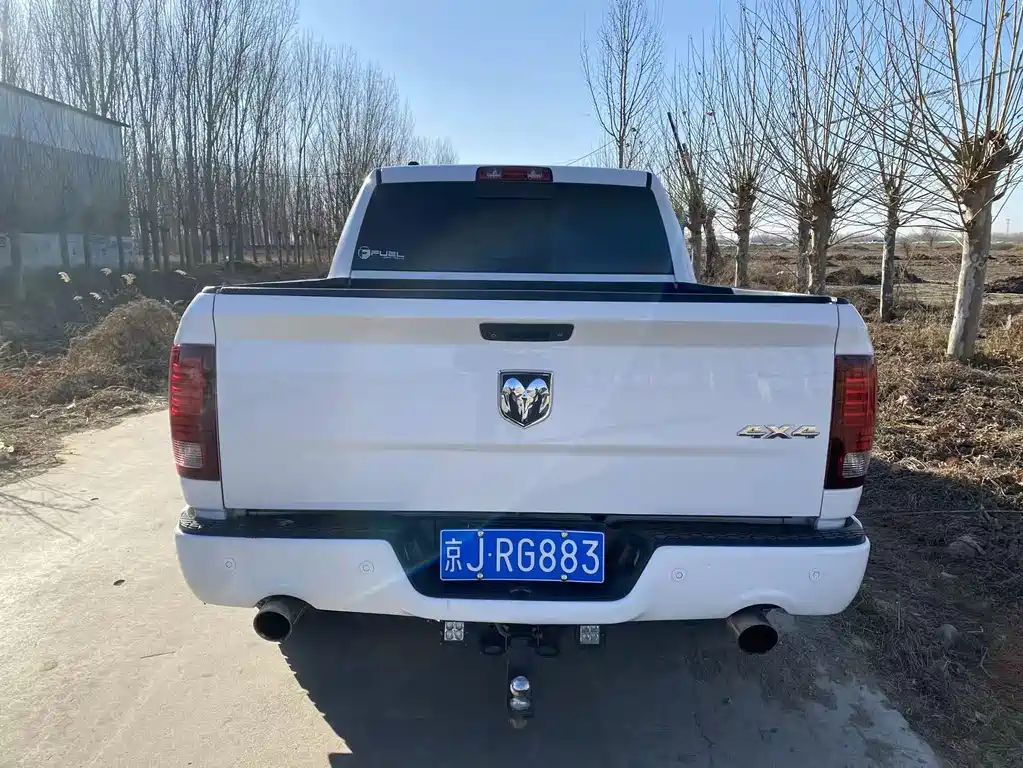 RAM Trucks 5.7 L Auto