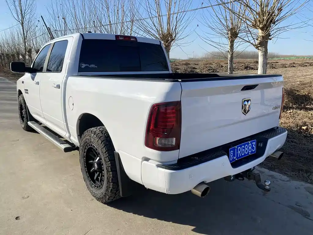 RAM Trucks 5.7 L Auto