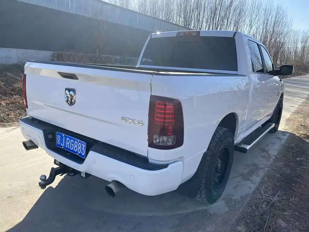 RAM Trucks 5.7 L Auto