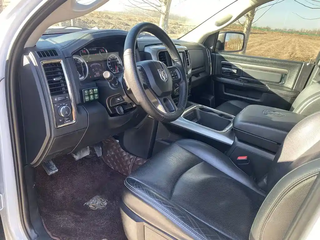RAM Trucks 5.7 L Auto