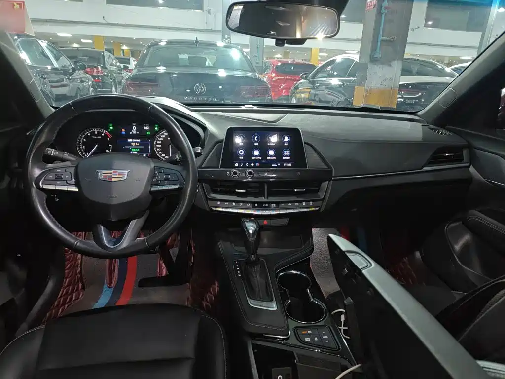 Cadillac CT4 28 T Fashion