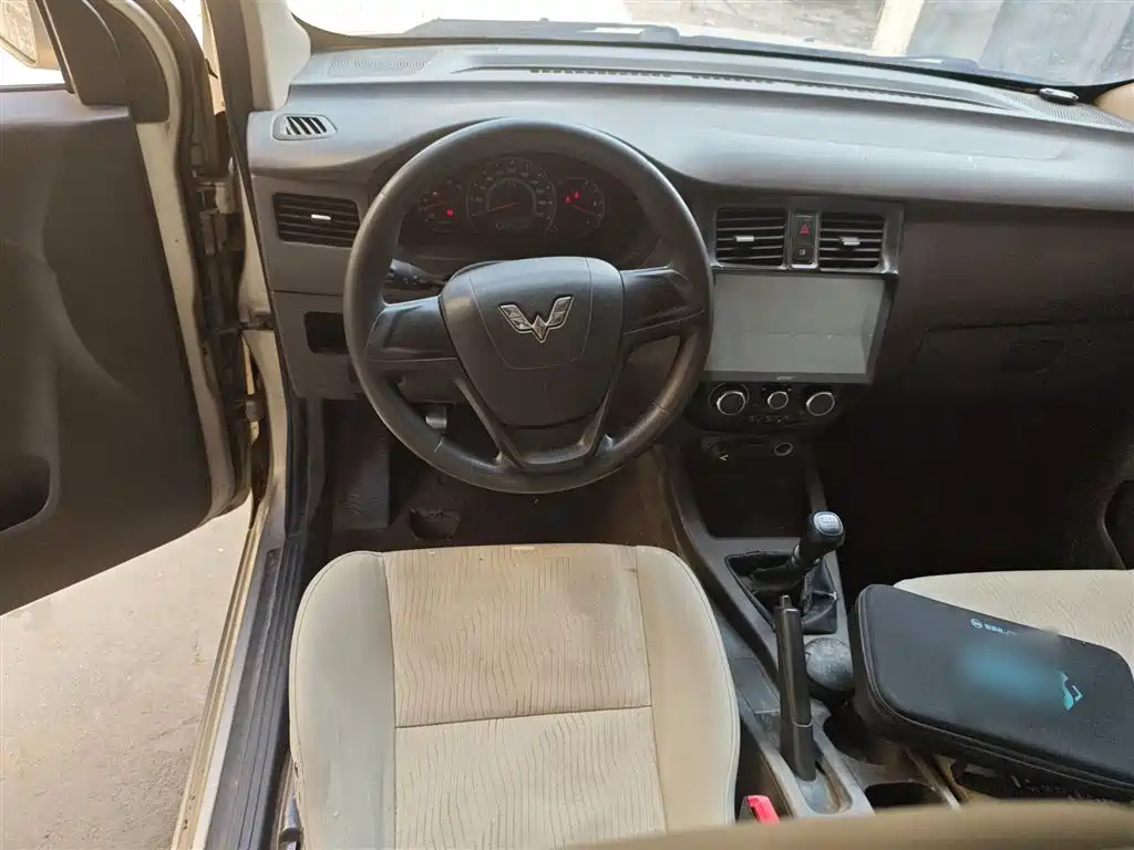Wuling Rongguang V 五菱荣光V 2019款 1.5 L标准型国VI LAR