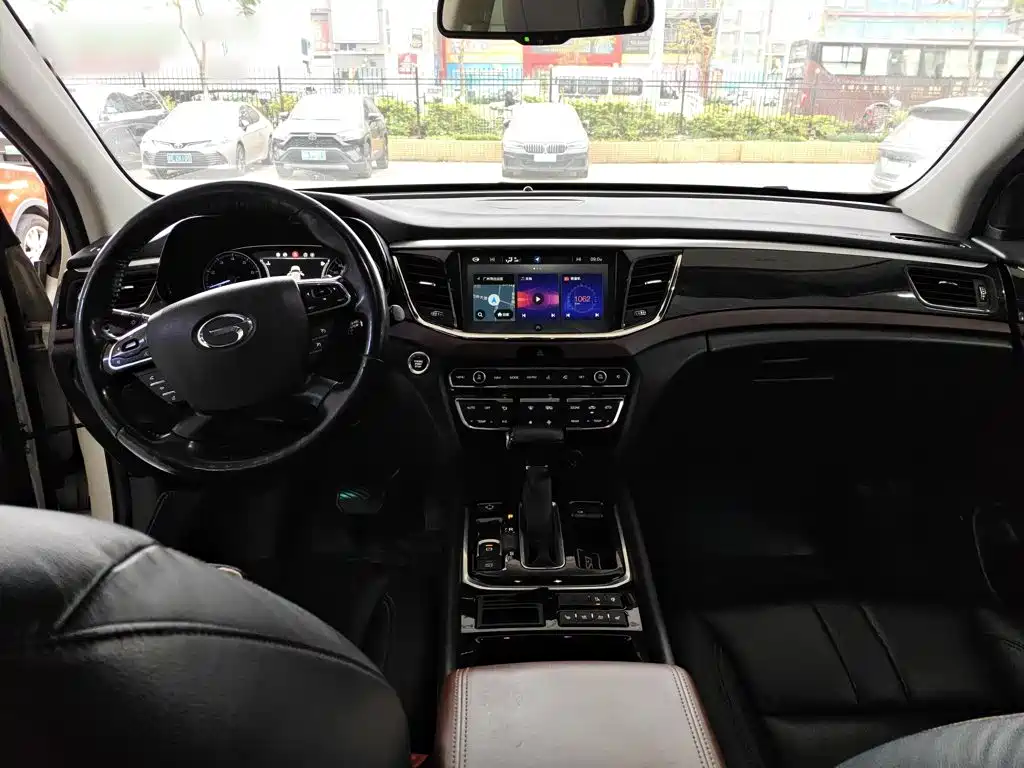 GAC Trumpchi GS8 320 T 2 WD Luxury Connected (7-seat)