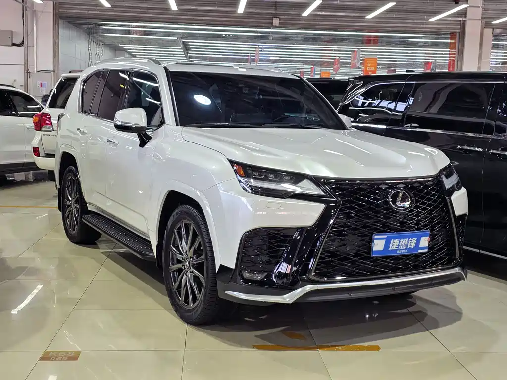 Lexus LX 600 7-seat F-Sport Sport US Spec