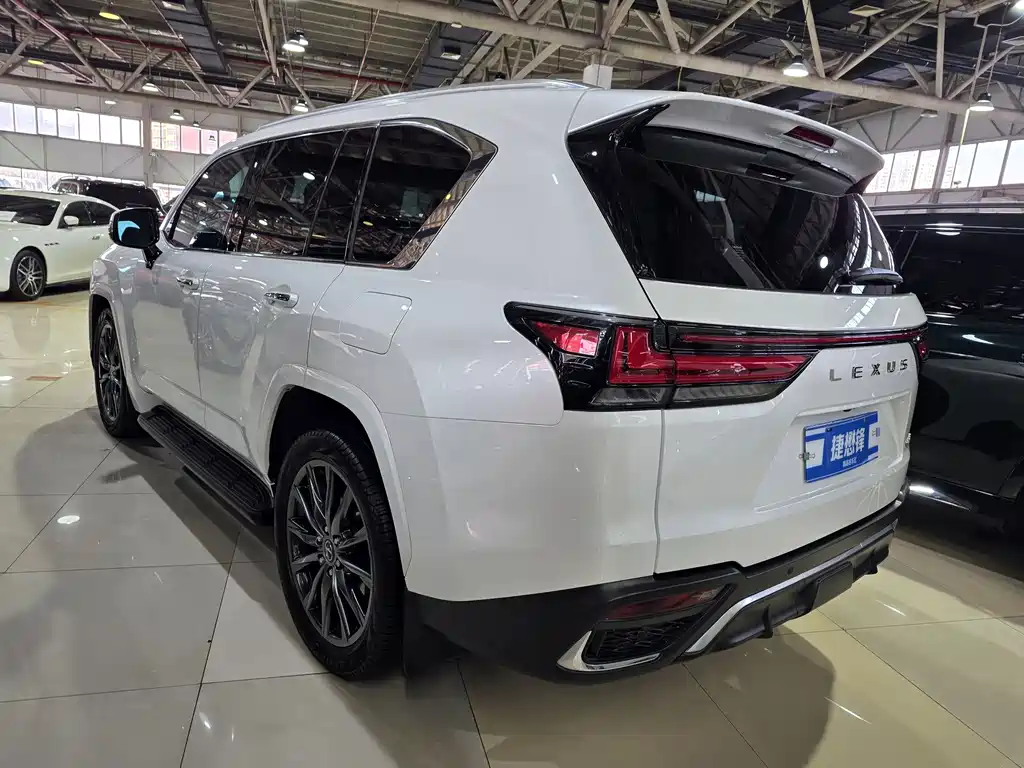 Lexus LX 600 7-seat F-Sport Sport US Spec