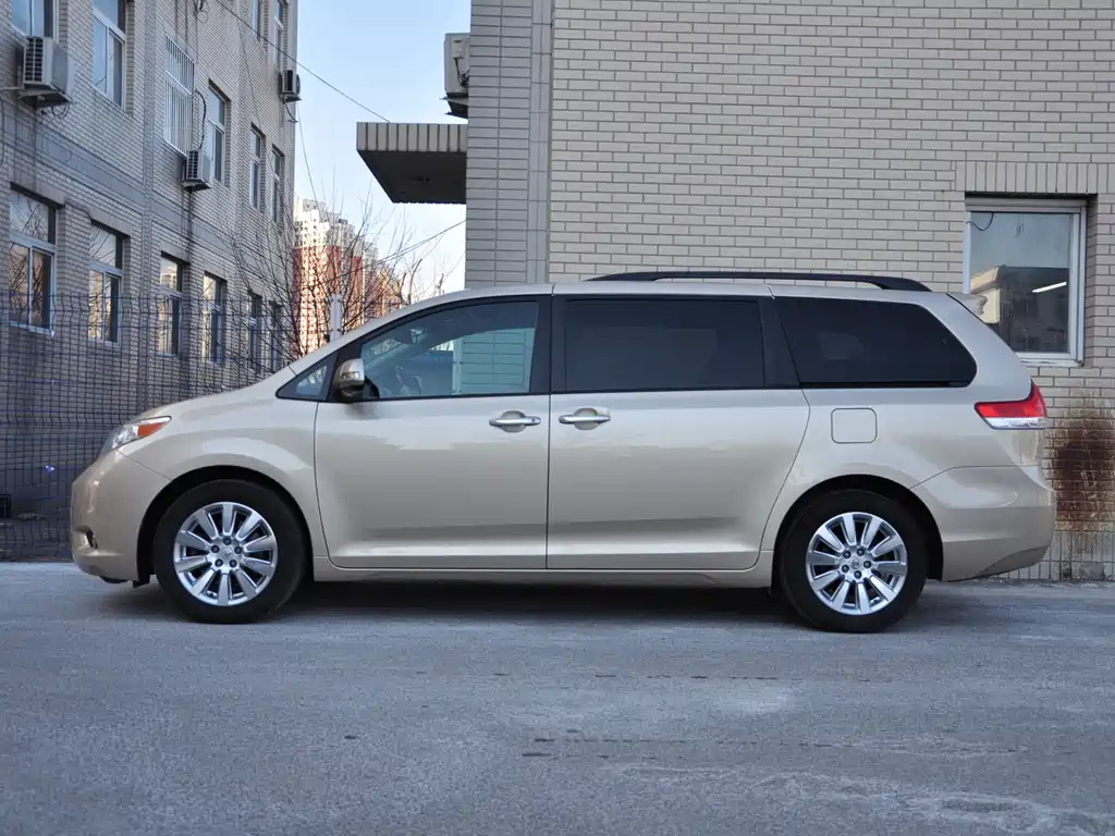 SIENNA 3.5 L 4 WD Auto