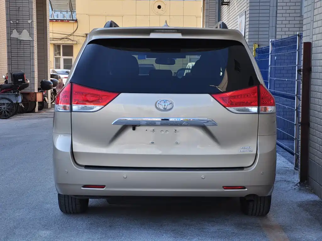SIENNA 3.5 L 4 WD Auto