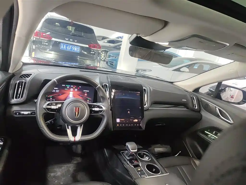 Hongqi HS3 PHEV 115 km Power Action