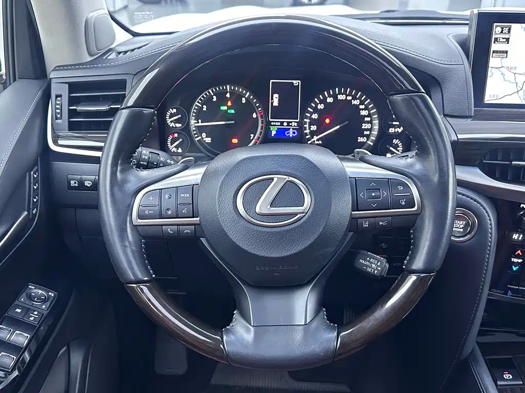 Lexus LX 570 Canada Spec