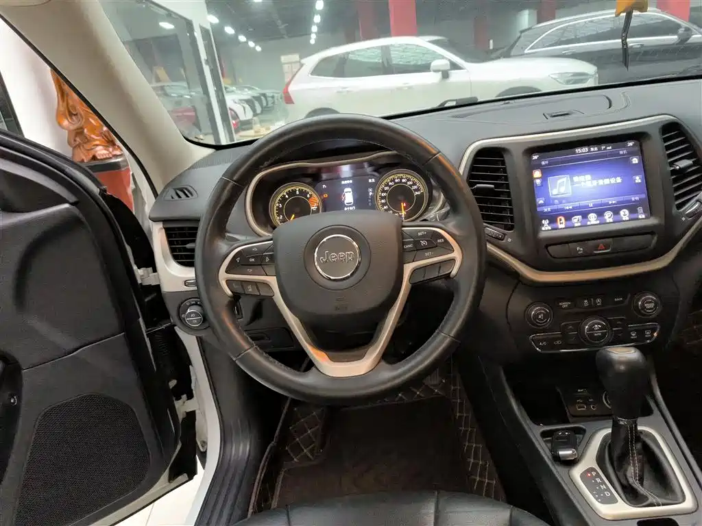 Cherokee 2.0 L Superior
