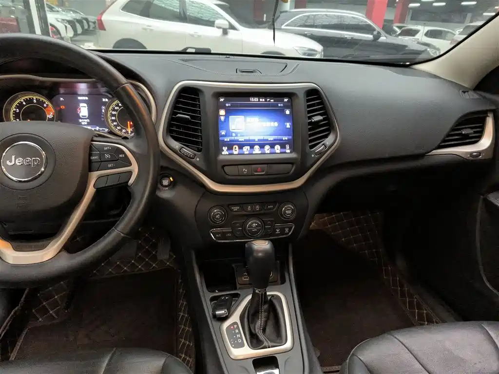 Cherokee 2.0 L Superior