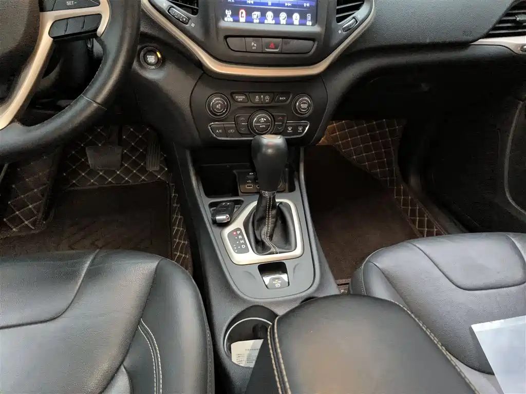 Cherokee 2.0 L Superior