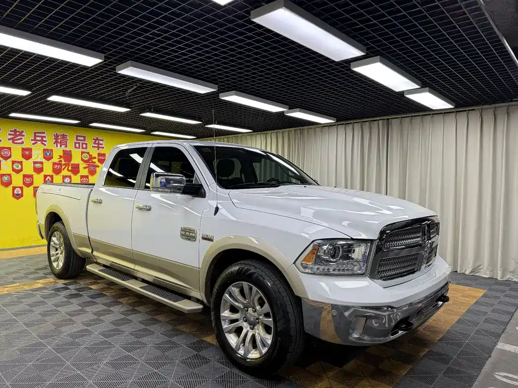 RAM Trucks 5.7 L Auto