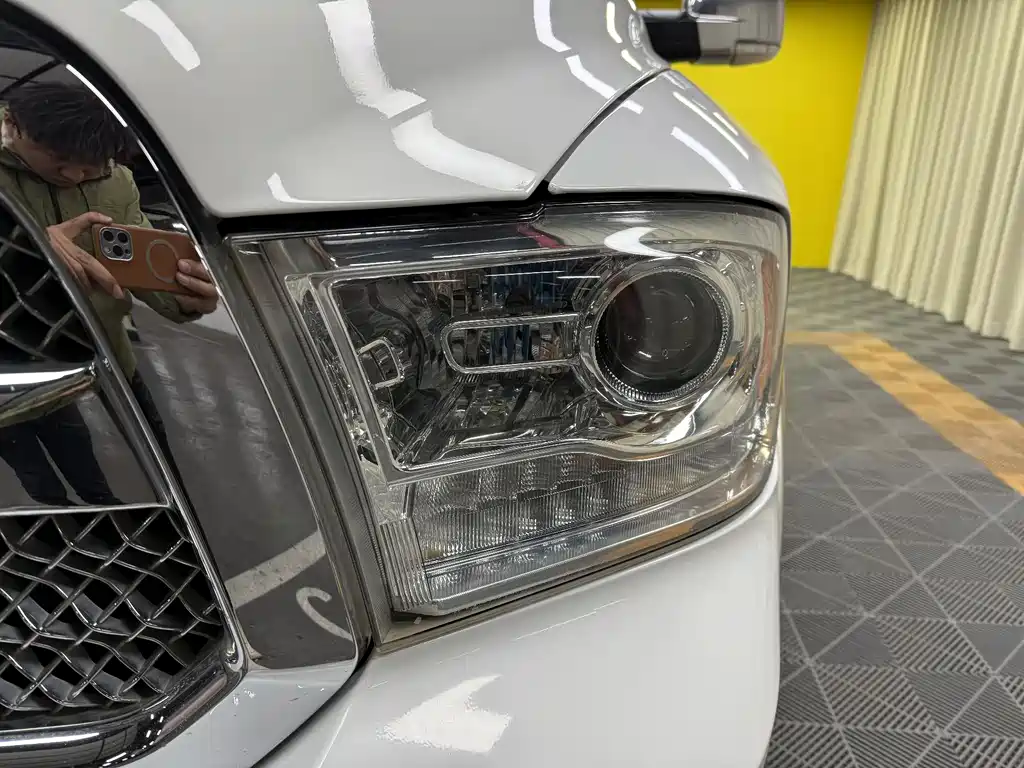 RAM Trucks 5.7 L Auto