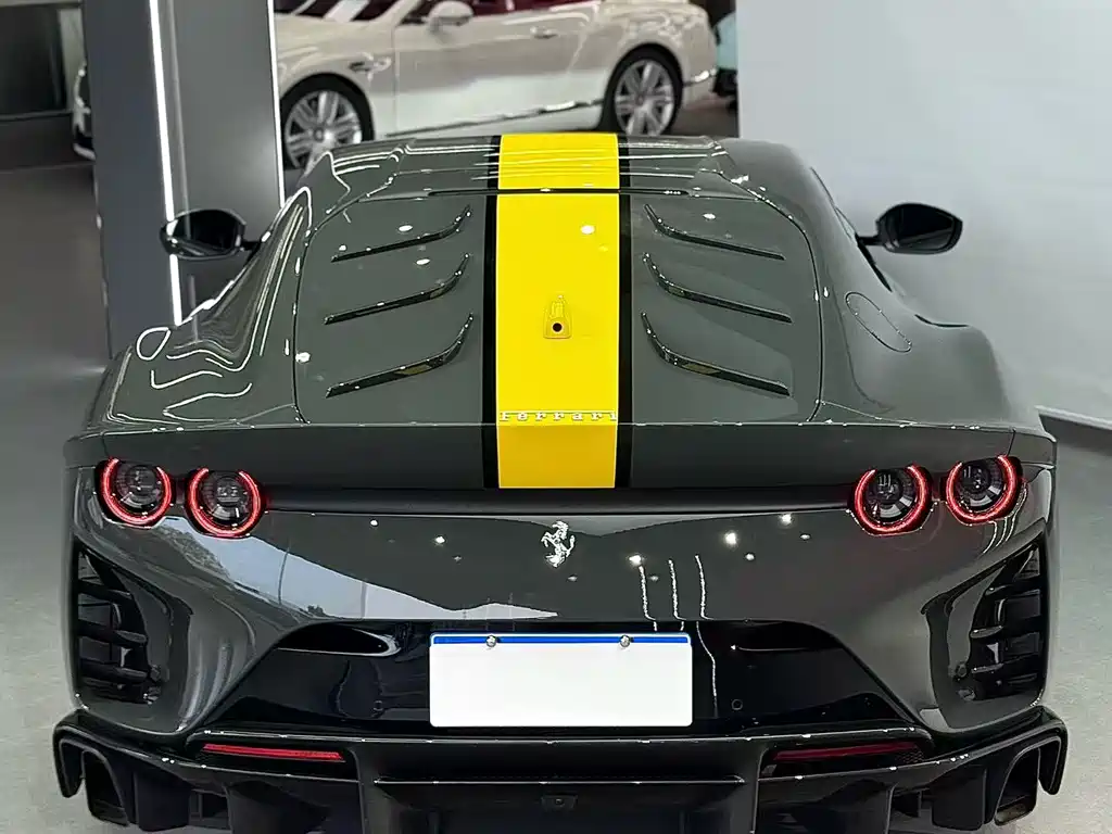 Ferrari 812 6.5 L Auto