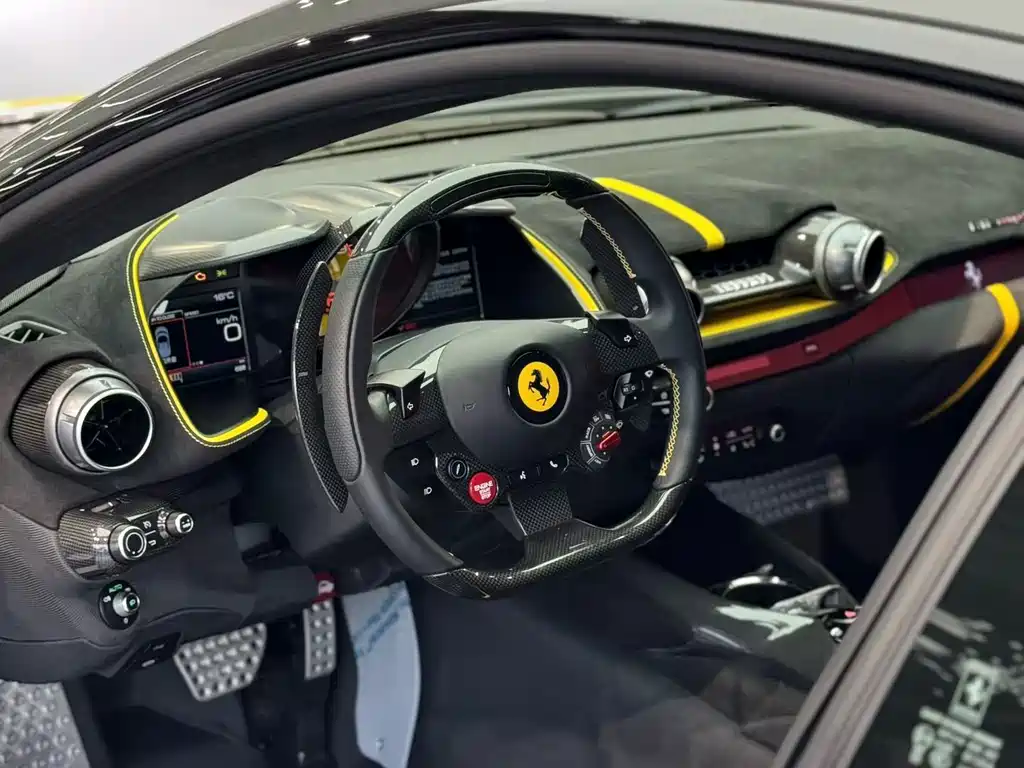 Ferrari 812 6.5 L Auto