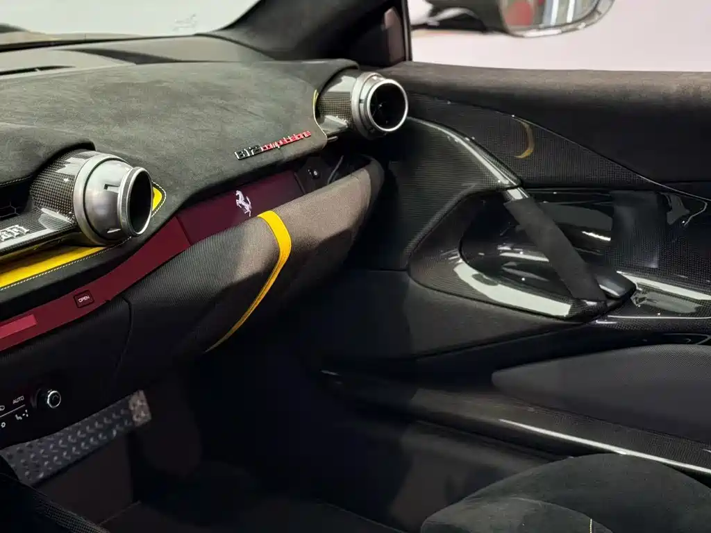 Ferrari 812 6.5 L Auto