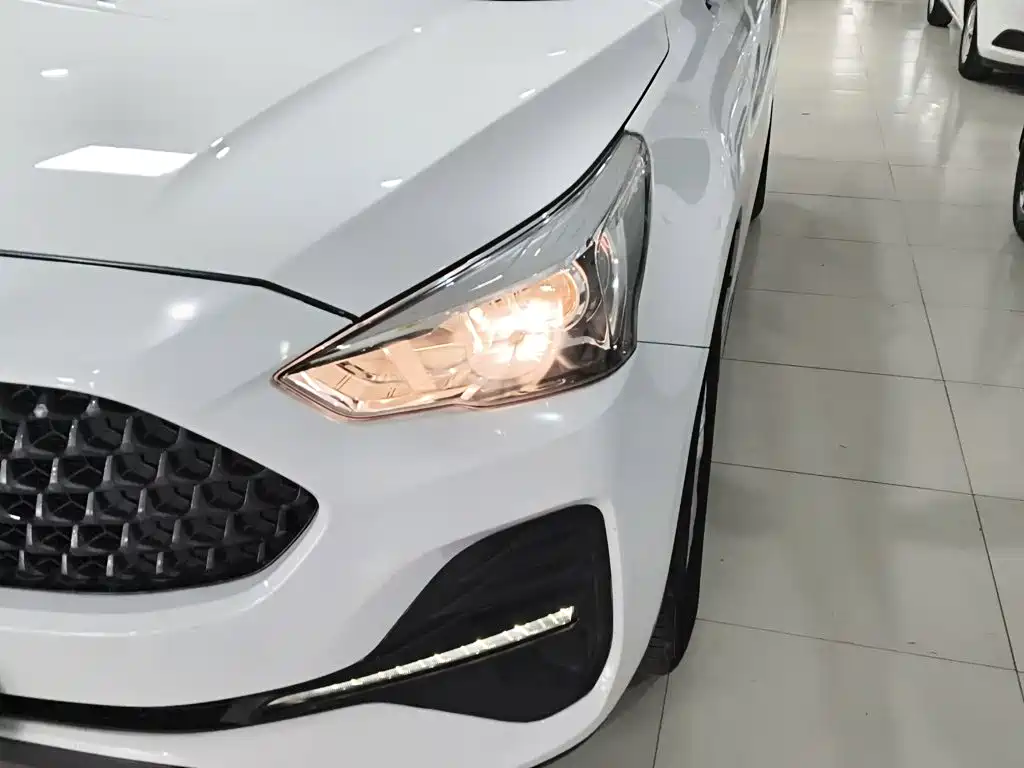 Haval M6 1.5 T DCT 2 WD Value CN-VI