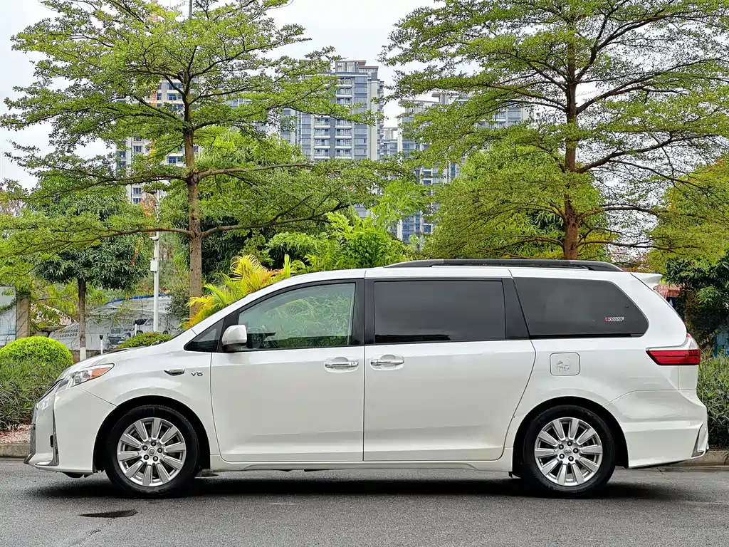 SIENNA 3.5 L US Spec