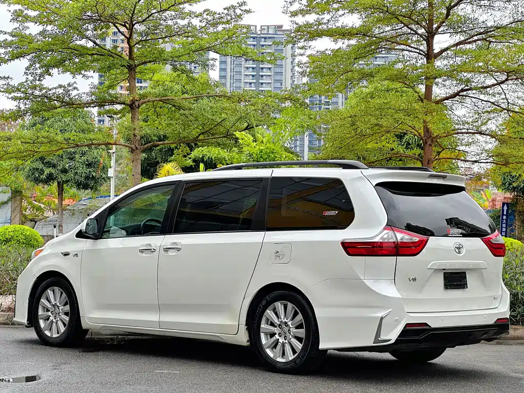 SIENNA 3.5 L US Spec