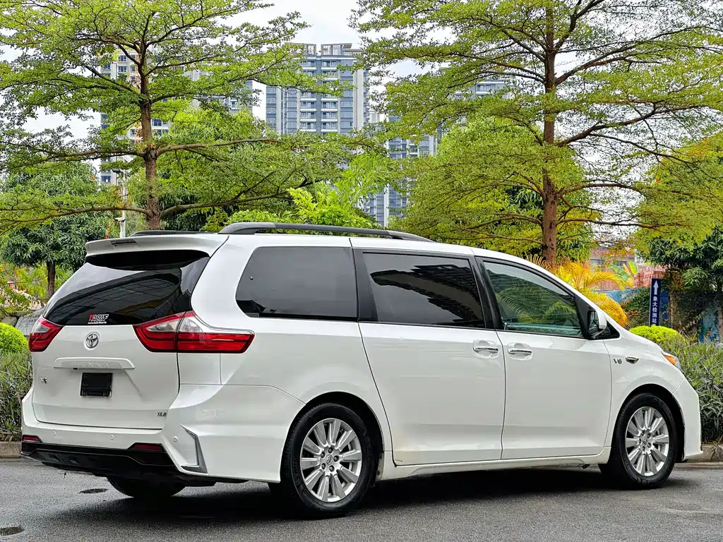 SIENNA 3.5 L US Spec