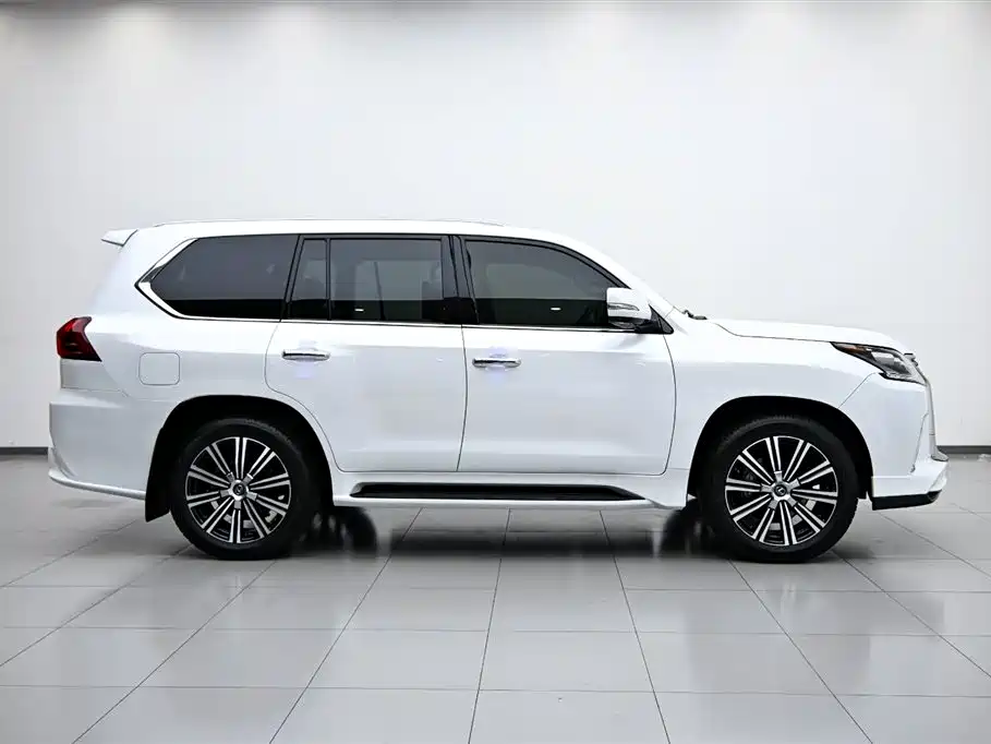 Lexus LX 570 Canada Spec