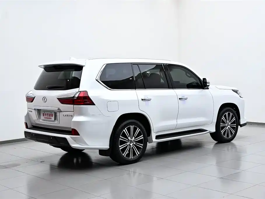 Lexus LX 570 Canada Spec