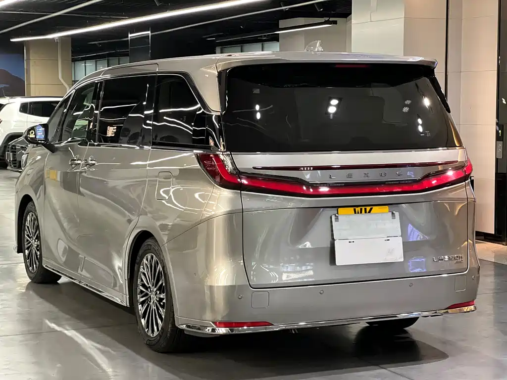 Lexus LM 350 h 4-seat