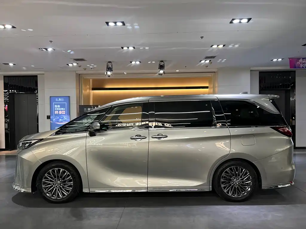 Lexus LM 350 h 4-seat