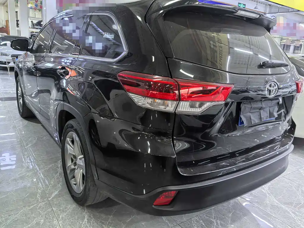 Highlander 2.0 T 4 WD Luxury 7-seat CN-VI