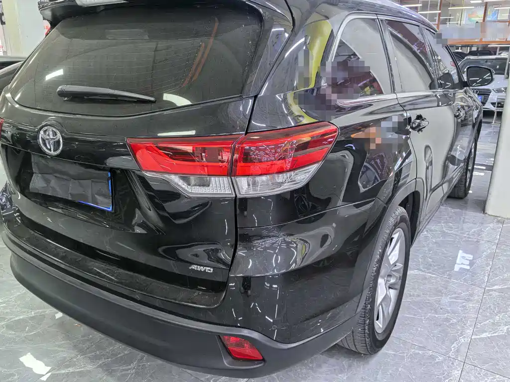 Highlander 2.0 T 4 WD Luxury 7-seat CN-VI