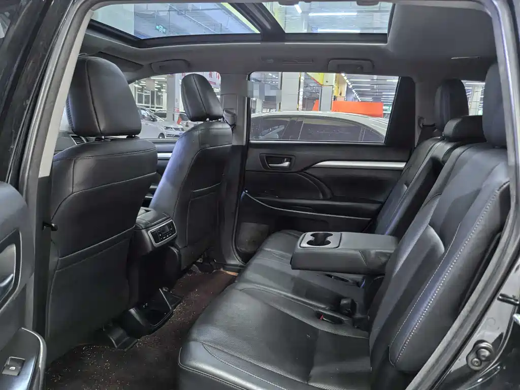Highlander 2.0 T 4 WD Luxury 7-seat CN-VI
