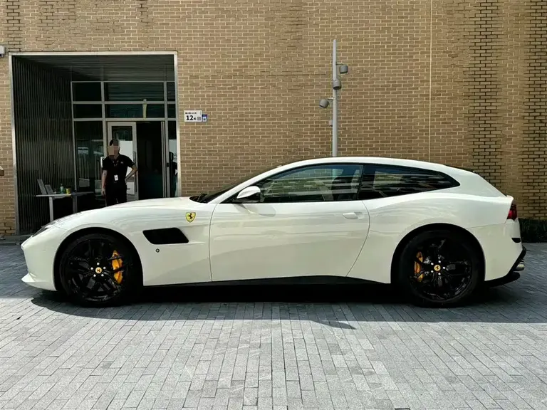 Ferrari GTC4 Lusso 3.9 T V8