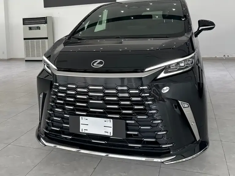 Lexus LM 350 h 4-seat EU Spec